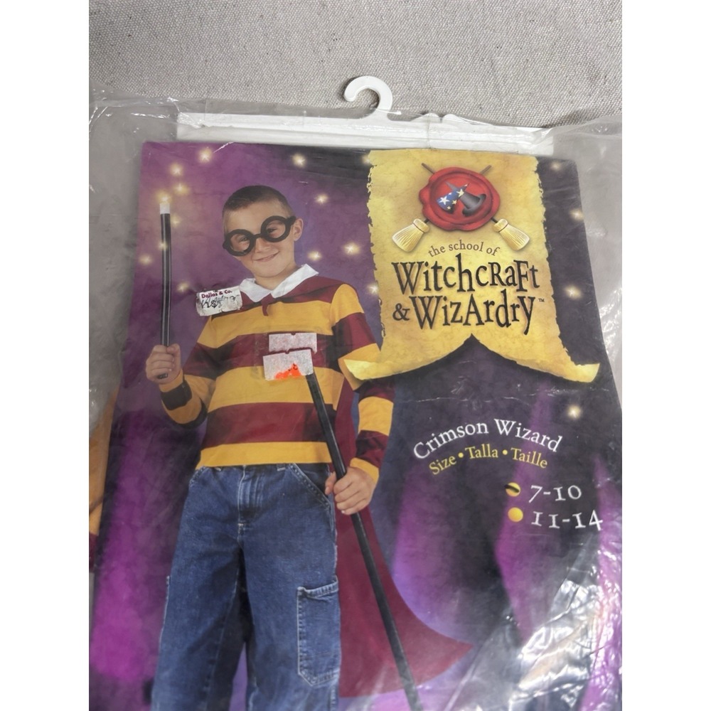 CRIMSON WIZARD SCHOOL OF WITCHCRAFT &‎ WIZARDRY HALLOWEEN COSTUME MEDIUM 7-10